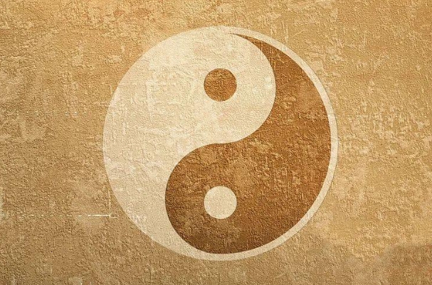 梦见很多人一起坐电梯下楼_人潮电梯梦解图片