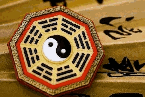 梦见下雨涨水有鱼_雨涨生财